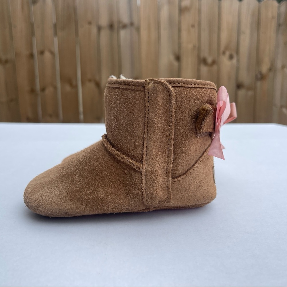 UGG Jesse Bow Children S Fuzzy Comfortable Brown Boot 1018452I Size 04/05 - Picture 2 of 8